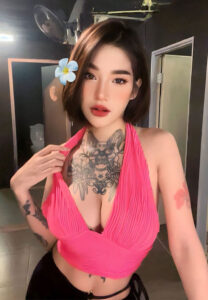 มิ้นท์ตี้ Kullanan-ชุดชมพู