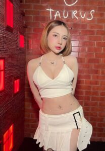 มอส ธนพร