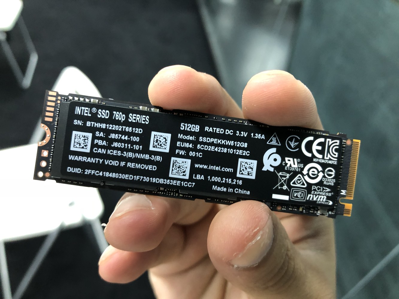โครงสร้างชิปหน่วยความจำและคอนโทรลเลอร์บนตัวไดรฟ์ M.2 NVMe